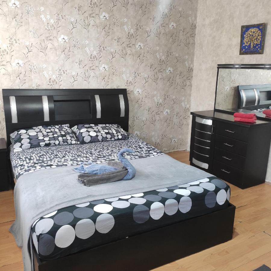Enjoy The Hostel Batumi Exterior photo