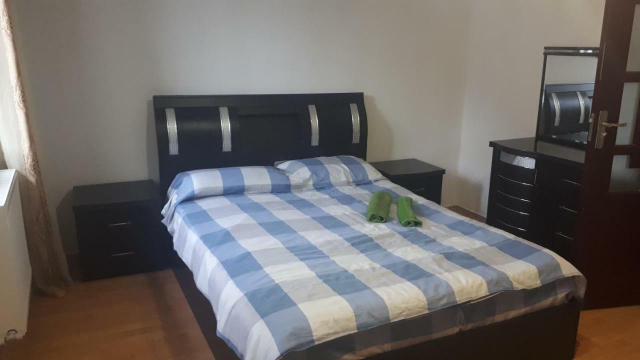Enjoy The Hostel Batumi Exterior photo